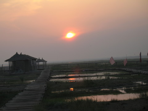 夕陽下湖畔