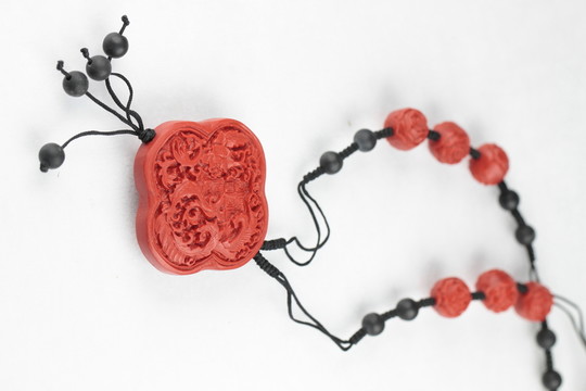 漆雕項(xiàng)鏈