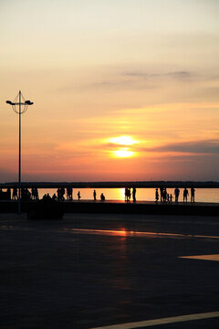 迎接夕陽