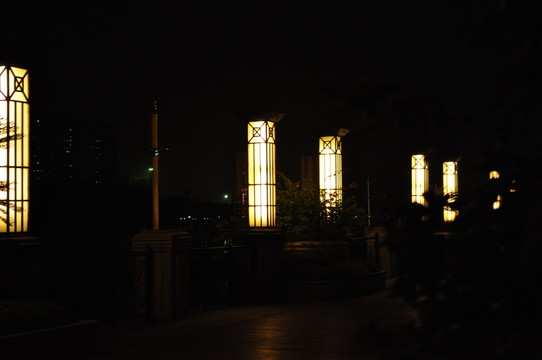 燈光  燈火