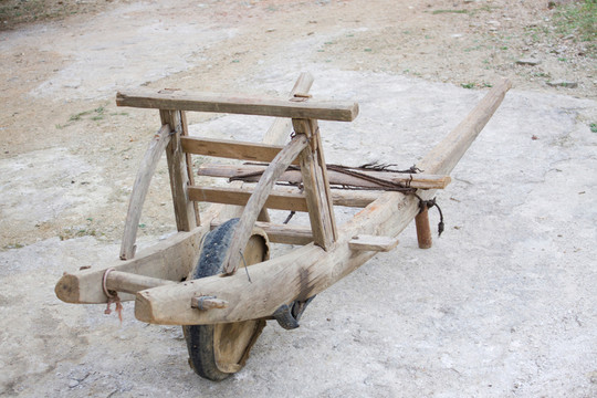 木頭單輪車