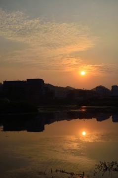 漣水河畔人家