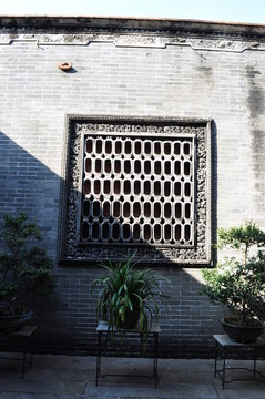 余蔭山房門窗