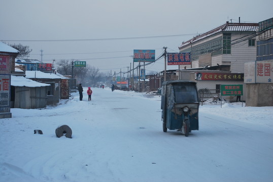 鄉(xiāng)村公路雪景