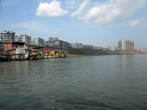 江邊建筑