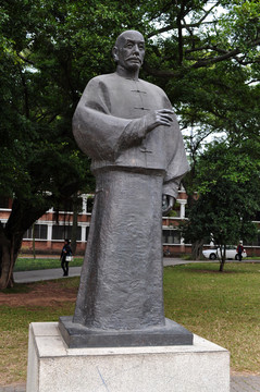 黃遵憲塑像