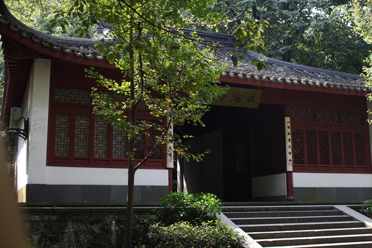 玉皇山景區(qū)門(mén)口