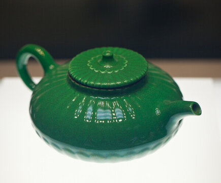魚子綠釉菊瓣式茶壺