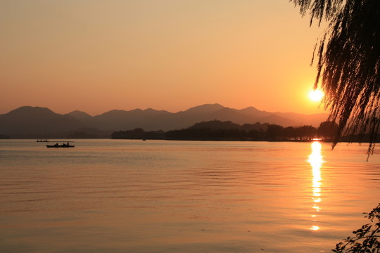 夕陽下的西湖