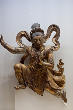 木雕天人像