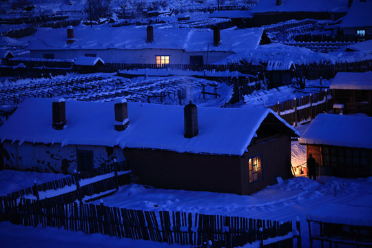 雪鄉(xiāng)人家夜景