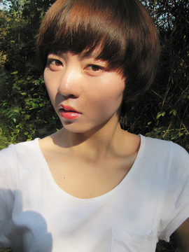 短發(fā)美女（非高清）