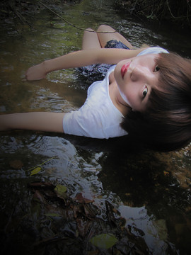 短發(fā)美女（非高清）