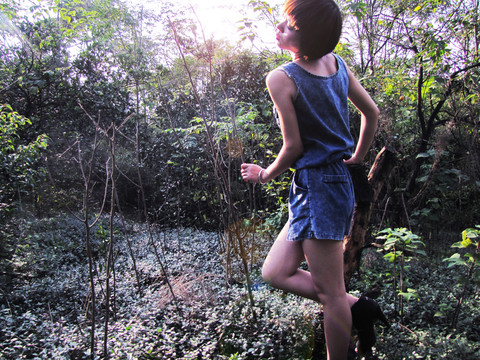 短發(fā)美女（非高清）