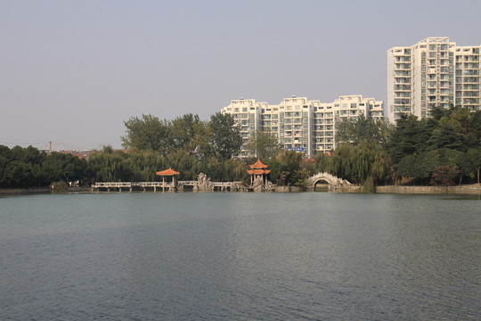 湖邊風(fēng)光