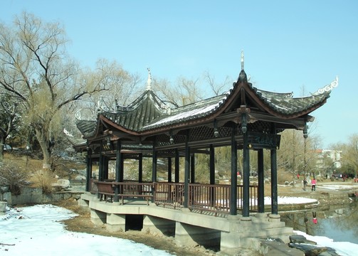 亭子雪景