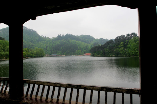 貴陽市 波光粼粼的黔靈湖