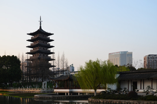 春色松林塔