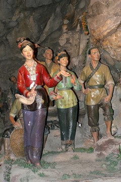 廣西柳州三姐巖對歌群雕