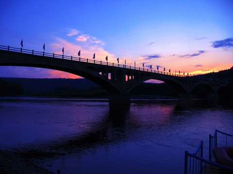 激流河大橋 暮色