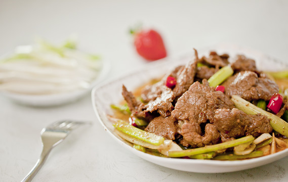 芹菜炒牛肉