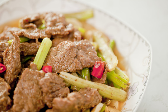 芹菜炒牛肉