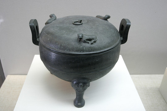 三犧青銅鼎