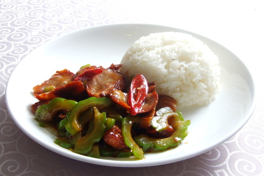 涼瓜牛肉飯