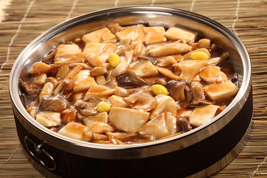 菌菇木桶豆腐