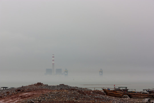 霧中的防城港電廠