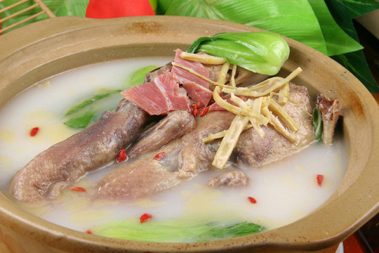 扁尖火腿老鴨湯