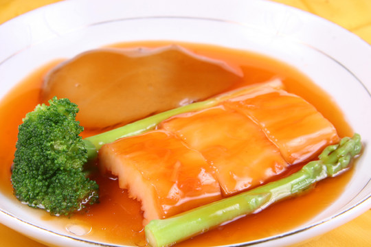 鮑汁爽口魚唇