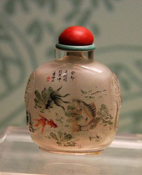 玻璃內(nèi)畫魚藻紋圖鼻煙壺