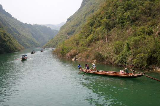 湖北省巴東神農(nóng)溪 漂流船隊(duì)