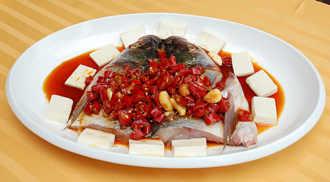 剁椒魚頭蒸豆腐