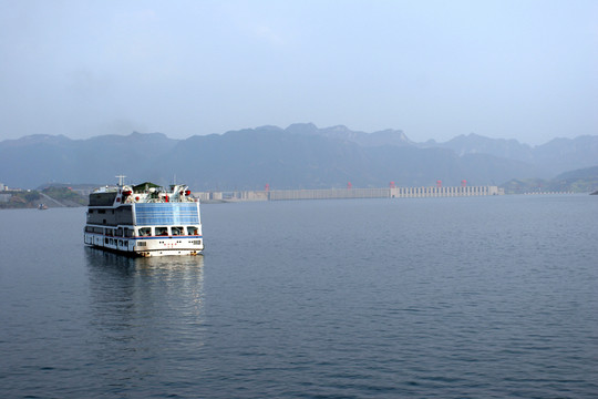 長江三峽庫區(qū) 客輪