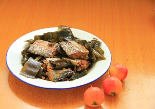 海帶燉帶魚(yú)