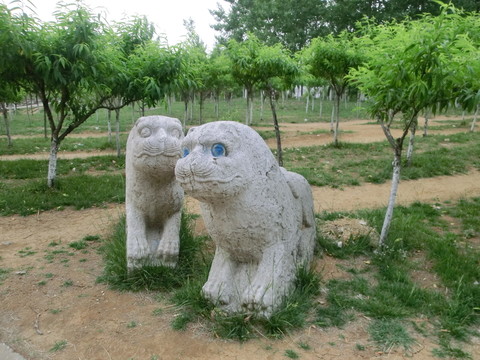 江蘇師大校園內(nèi)神獸雕像