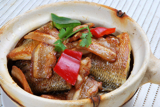 秘制水咸魚煲