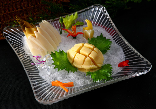 冰鎮(zhèn)鮮筍拼素鮑