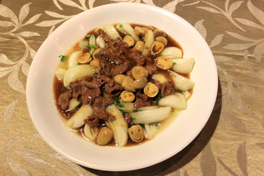 白菜草菇炒牛肉