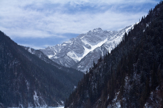 山峰積雪
