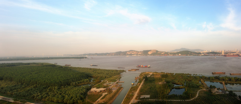 南京長(zhǎng)江大橋附近江面