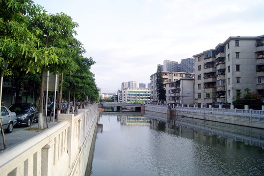 深圳西鄉(xiāng)河岸建筑風(fēng)光