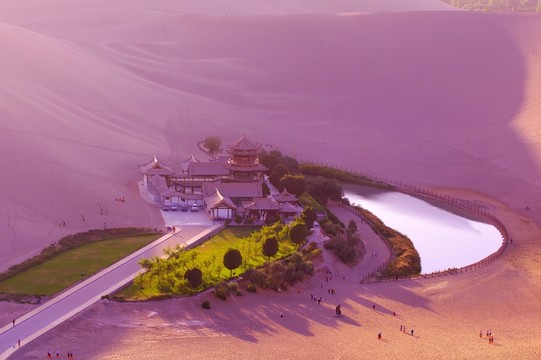 月牙泉
