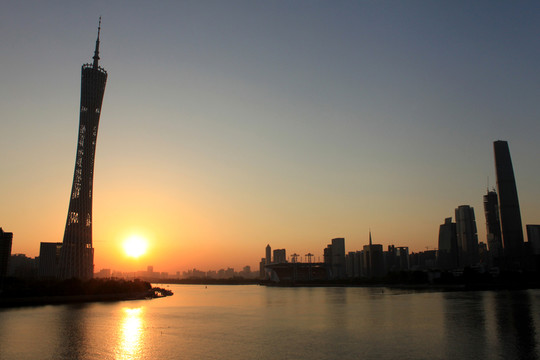 夕陽下的廣州塔和西塔