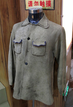 馴鹿皮衣服