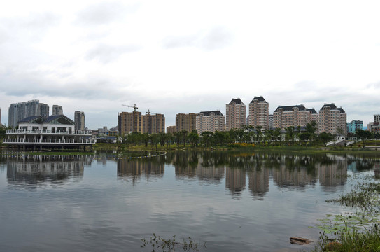 城市湖泊