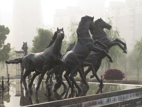 雕塑馬