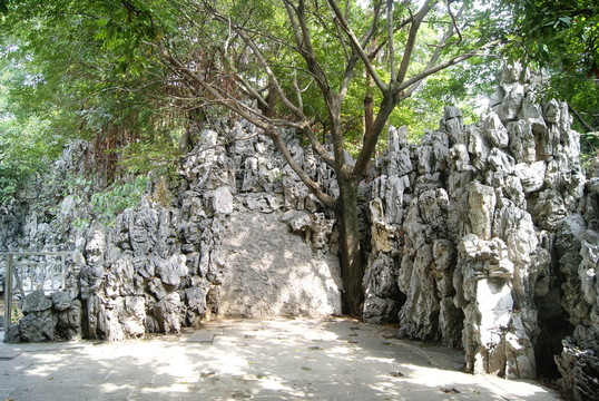 深圳西鄉(xiāng)公園的假山景觀